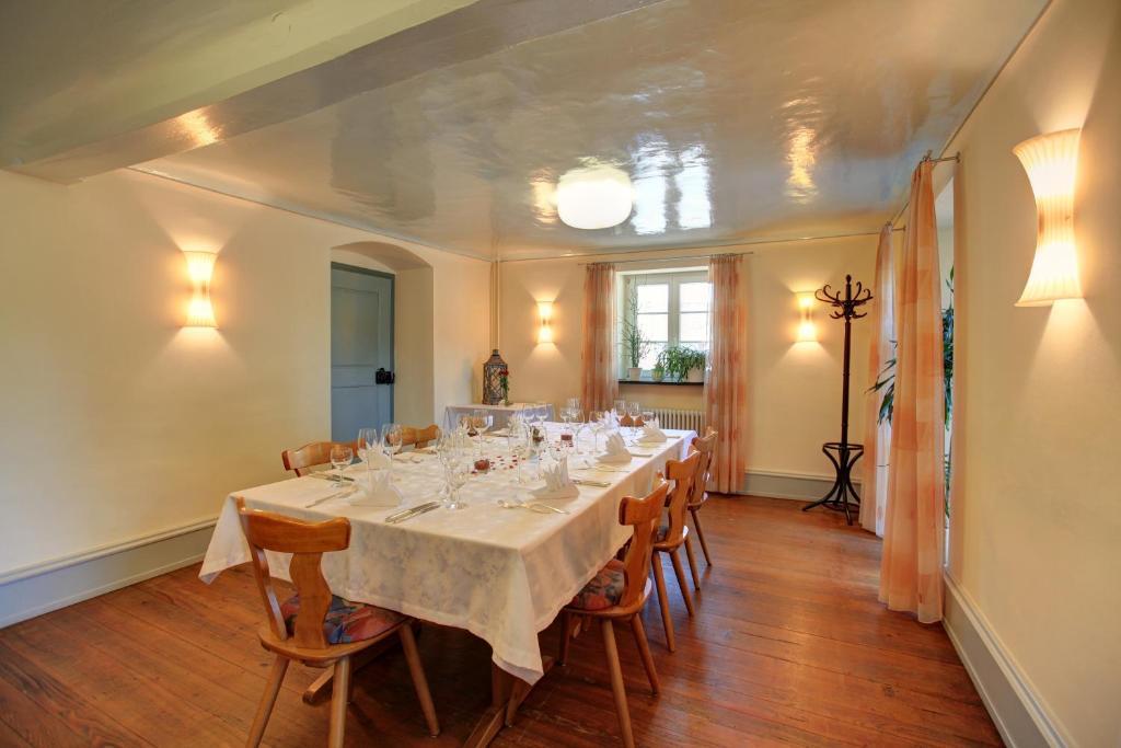 Gasthaus Zum Hirschen Oberrimsingen Exteriör bild