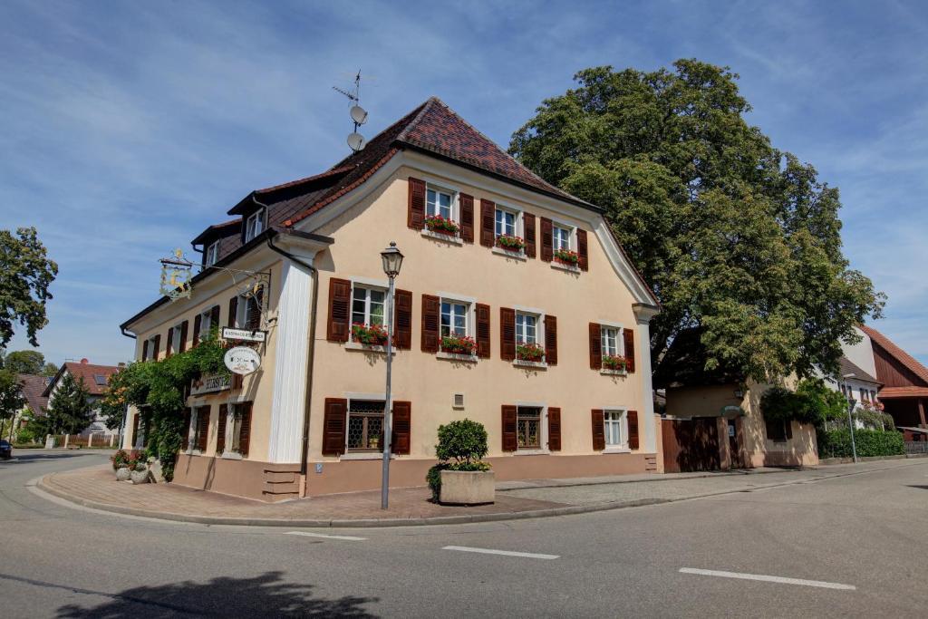 Gasthaus Zum Hirschen Oberrimsingen Exteriör bild