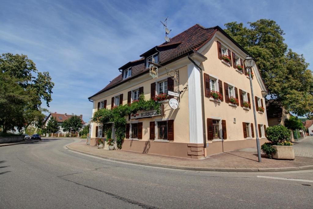 Gasthaus Zum Hirschen Oberrimsingen Exteriör bild